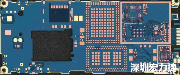 手機可用的PCB空間相當小，而1片式的設計是節省成本的作法，如何做到區隔不同子系統、降低雜訊干擾，是設計關鍵。