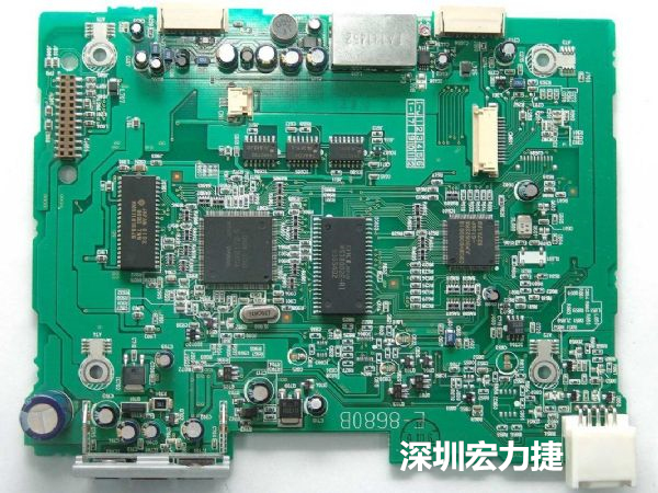 大面積PCB若電子元器件數量多、重量較重，板材強度不夠時容易產生PCB中央部凹陷問題。