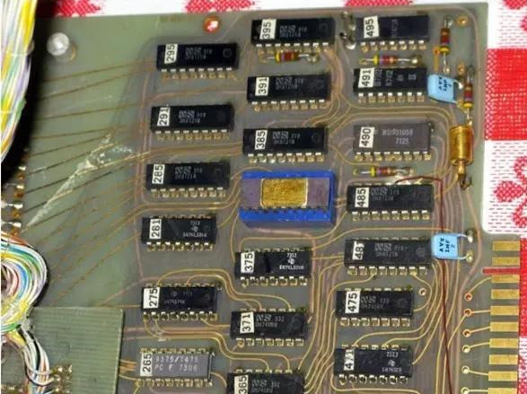 1972年開發的一塊基于Intel 8008的計算機中的印刷電路板。(資源來源：DigiBarn計算機博物館)