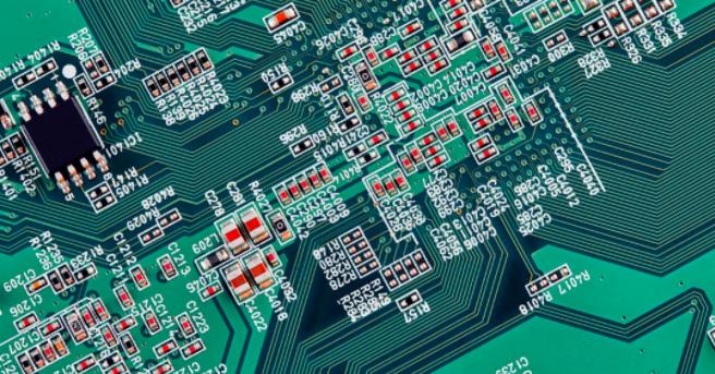 你能在這個復雜的PCB中找到垂直布線嗎？反正我不能